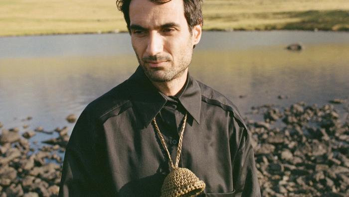 Tigran Hamasyan, piano et compositions | Nn – guitare | Marc Karapetian, basse | Nn, batterie Virtuose du piano doté d’un groove puissant, Tigran Hamasyan est considéré comme l’un des pianistes et compositeurs jazz-rock les plus remarquables de sa génération. Il fusionne l’improvisation jazz et le rock progressif avec la musique folklorique de son Arménie natale. Souvent comparé à Keith Jarrett pour ses performances habitées, il atteint sur scène de hauts degrés d’intensité. Après son album-concept The Bi
